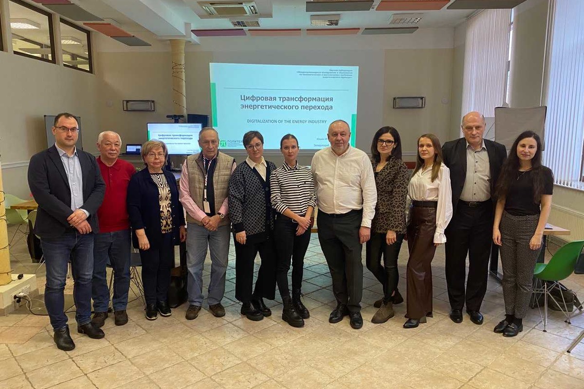 Участники конференции «Модели, сценарии и технологии для зеленого перехода (GT-2022)»