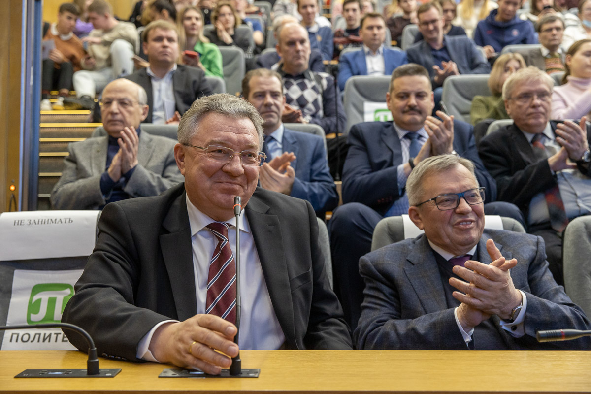 Ректор СПбПУ Андрей Рудской, преподаватели и сотрудники Политеха поблагодарили Михаила Ковальчука за выступление 