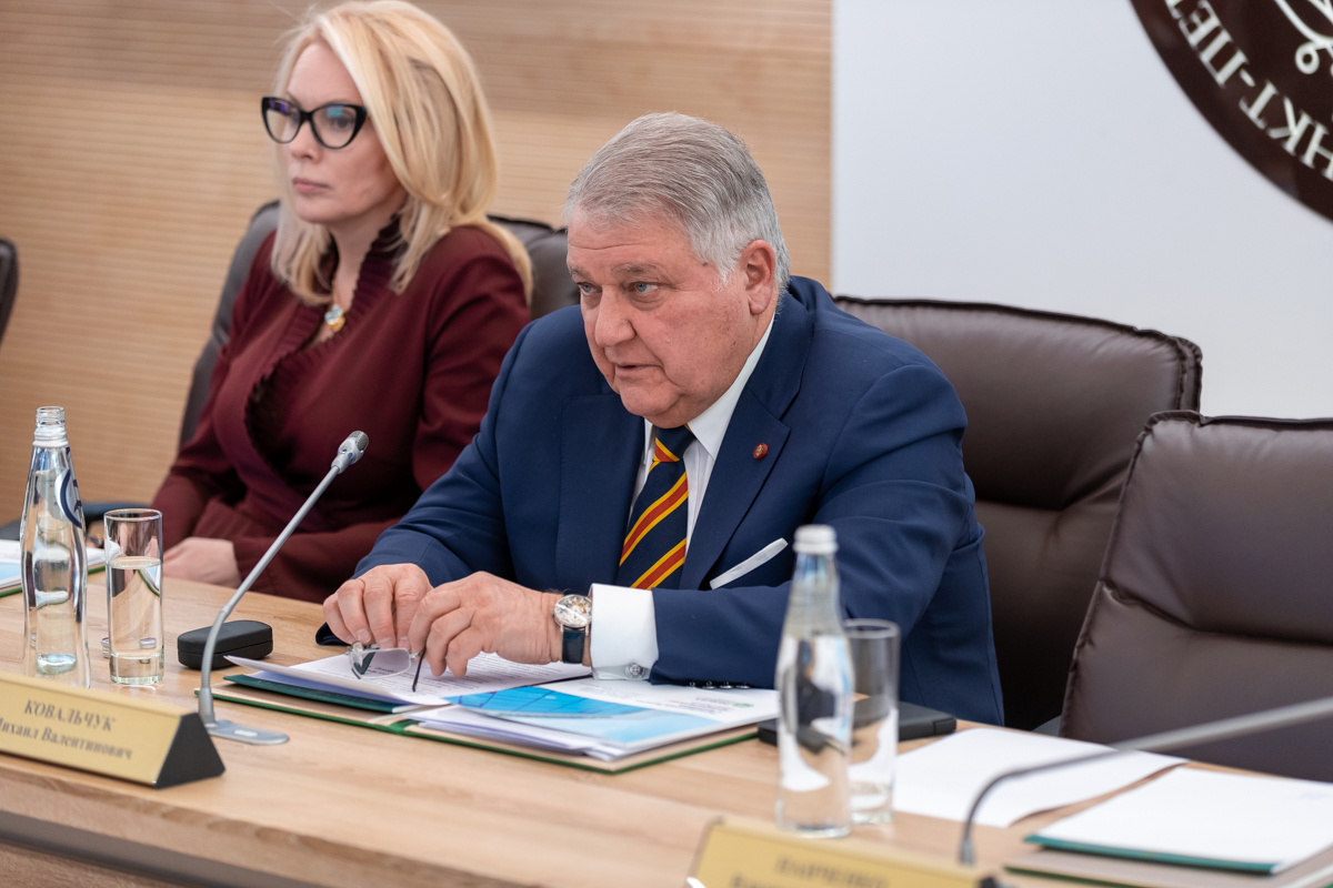 Заседание прошло под председательством президента Национального исследовательского центра «Курчатовский институт» Михаила Ковальчука 