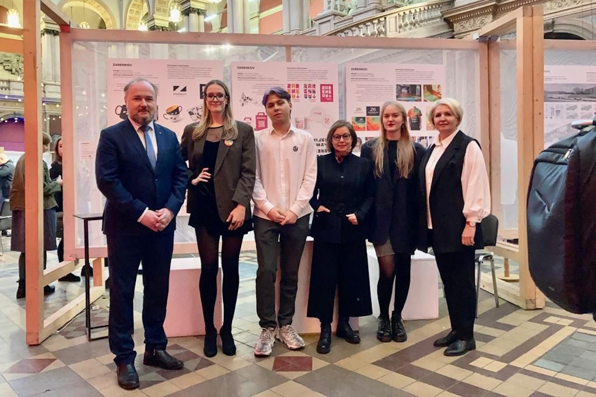 Сергей Салкуцан, Татьяна Диодорова, Елена Разинкина и победители в номинации „Zarenkov“