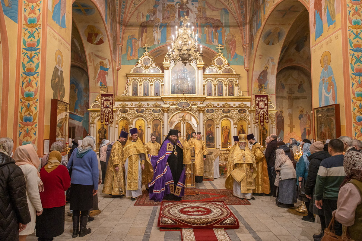Божественная литургия в храме Покрова пресвятой Богородицы 