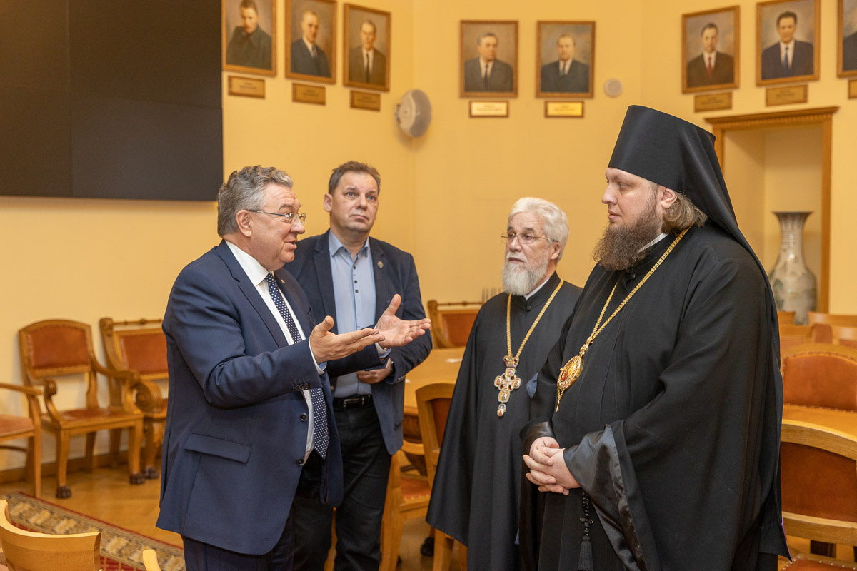В зале заседаний Ученого совета 