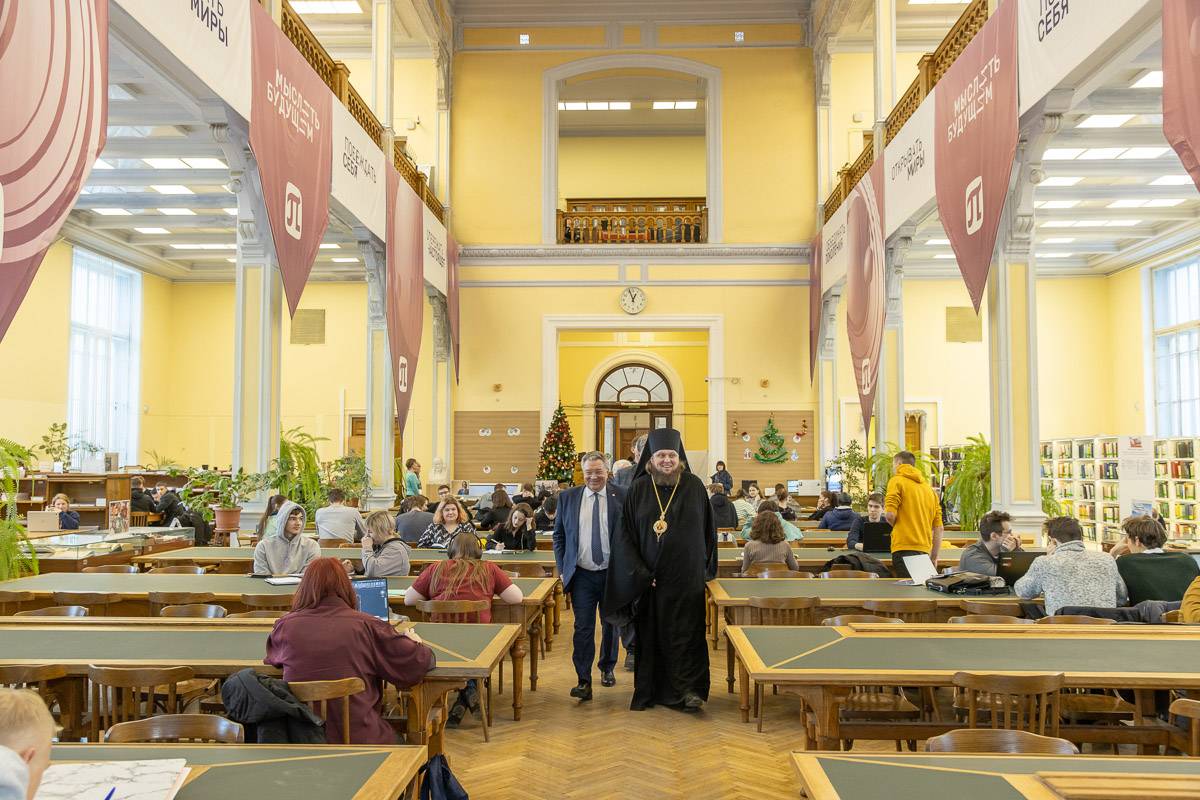 В читальном зале Фундаментальной библиотеки 