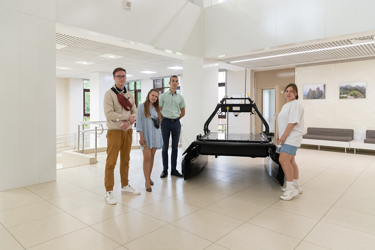 Студенты со всей страны побывали в современных лабораториях Политеха, пообщались с учеными, почувствовали дух вуза 