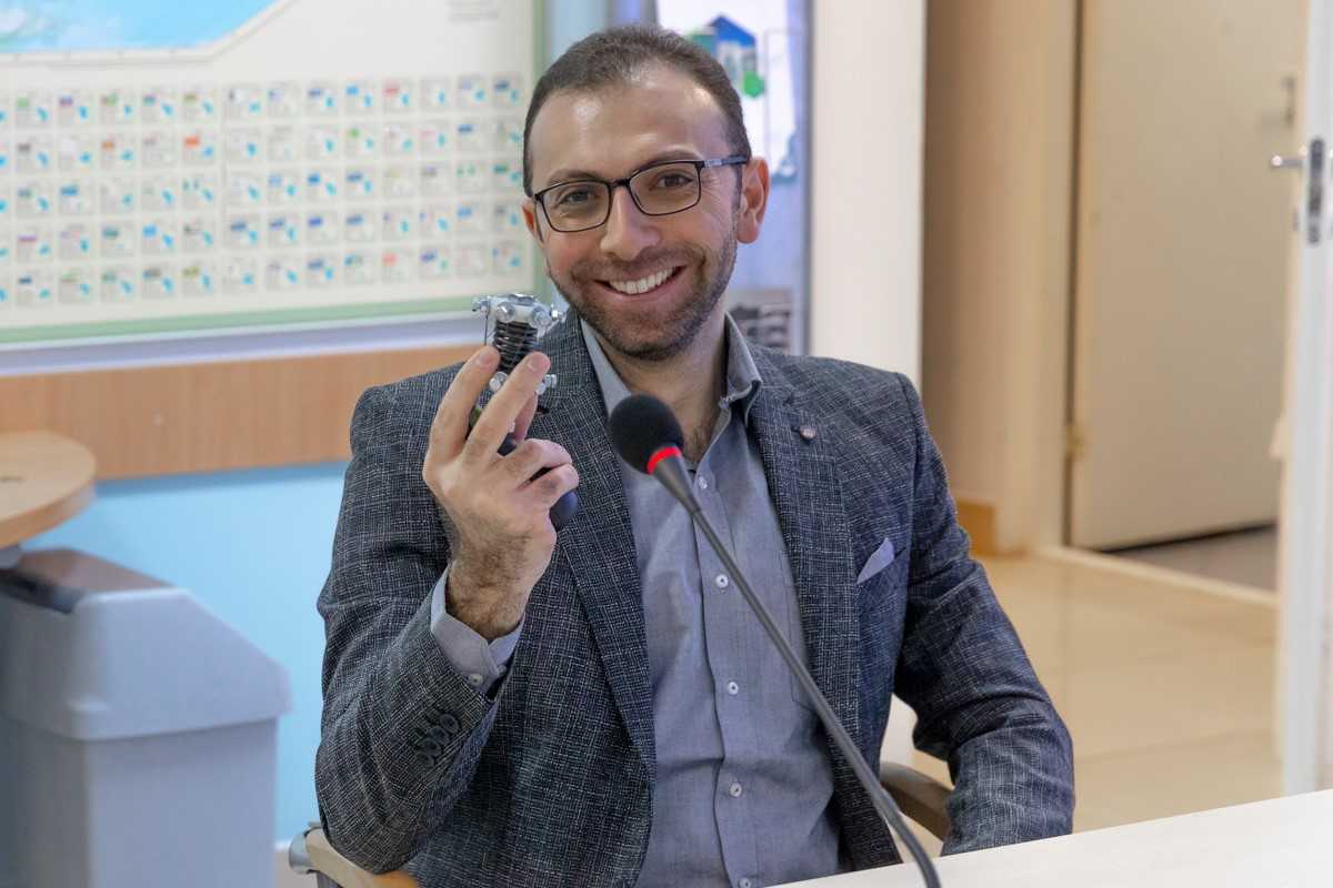 Иностранные аспиранты СПбПУ представили результаты, достигнутые за время реализации гранта Big PhD. На фото — один из победителей конкурса BIG PhD, аспирант ИММиТ Хазем Арслан и его проект «Разработка технологического оснащения с зажимными электромеханическими устройствами на основе материала с памятью формы» 