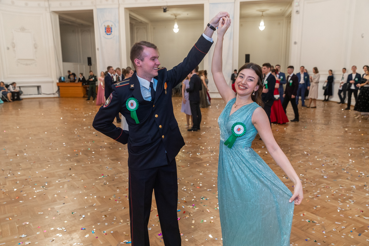 Танцы старинные и современные 