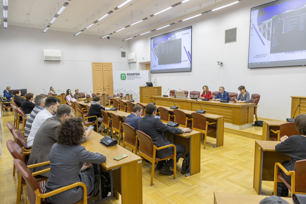 Идет стратегическая сессия «Практика внедрения сквозной проектной деятельности студентов в Политехе» 