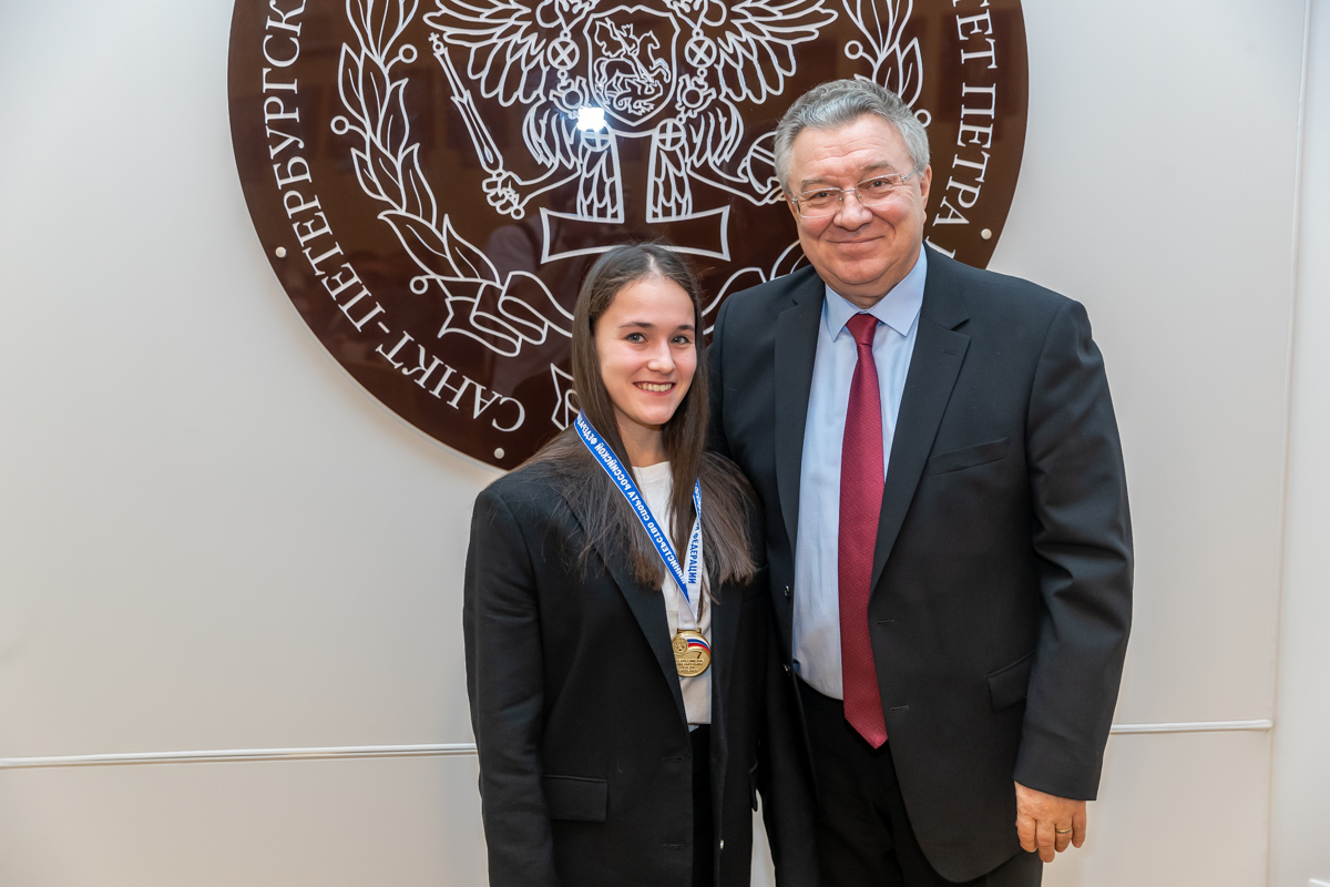 Анастасия Дмитриева — победительница Всероссийских соревнований среди студентов по спортивной акробатике 