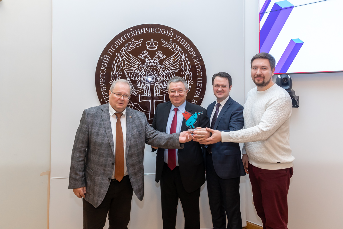 Алексей Боровков, Валерий Левенцов и Владислав Терещенко получили награду за победу в конкурсе «Инновации в образовании – 2022» 