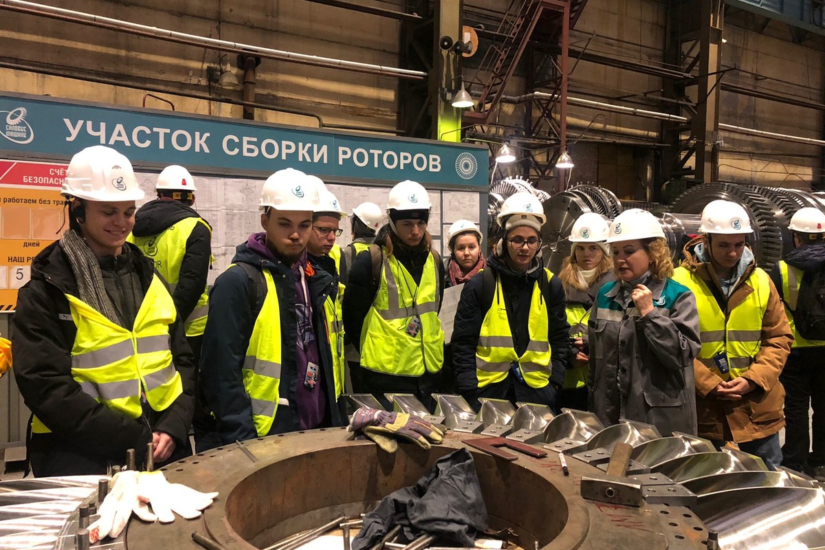 Активно принимают участие в программе экскурсий для студентов Банк ВТБ, ОАО «Силовые машины», ООО «Лазерный центр», Государственный Эрмитаж 