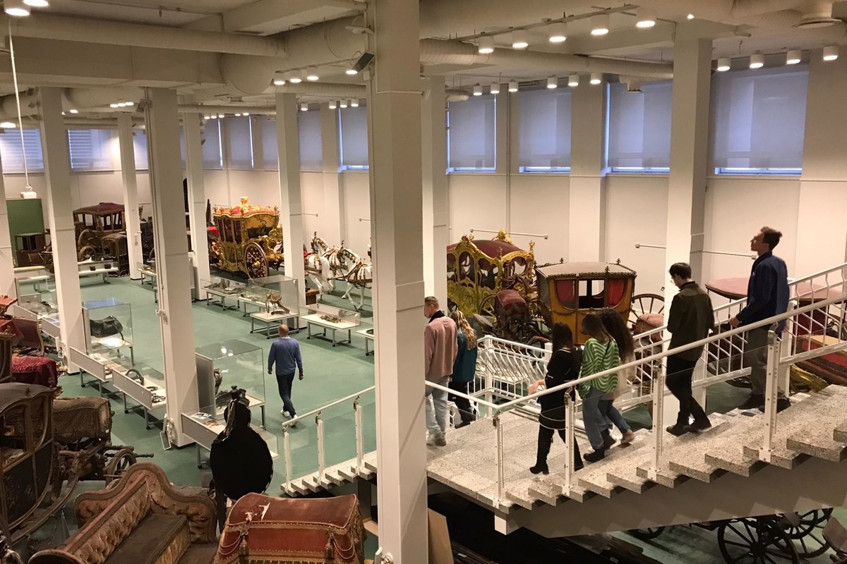 Студенты Института энергетики в Реставрационно-хранительском центре Эрмитажа 