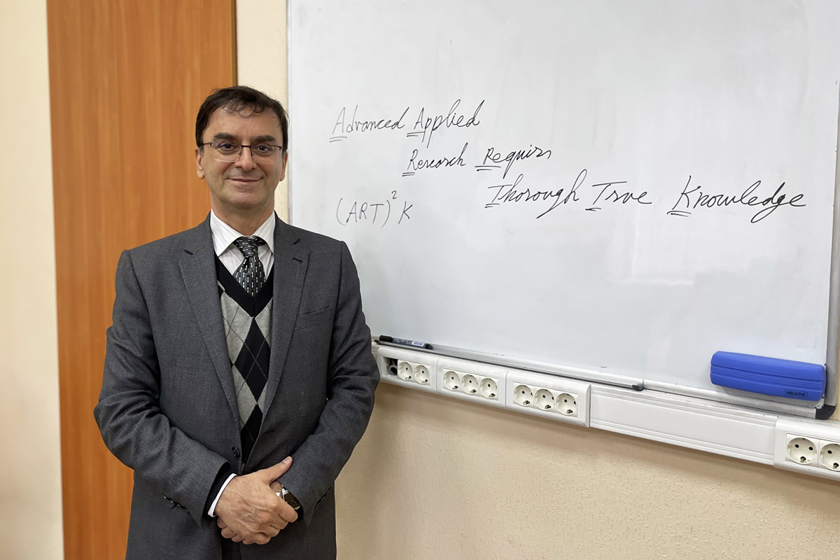 Профессор Технологического университета Шарифа Мехди Фардманеш Профессор Технологического университета Шарифа Мехди Фардманеш