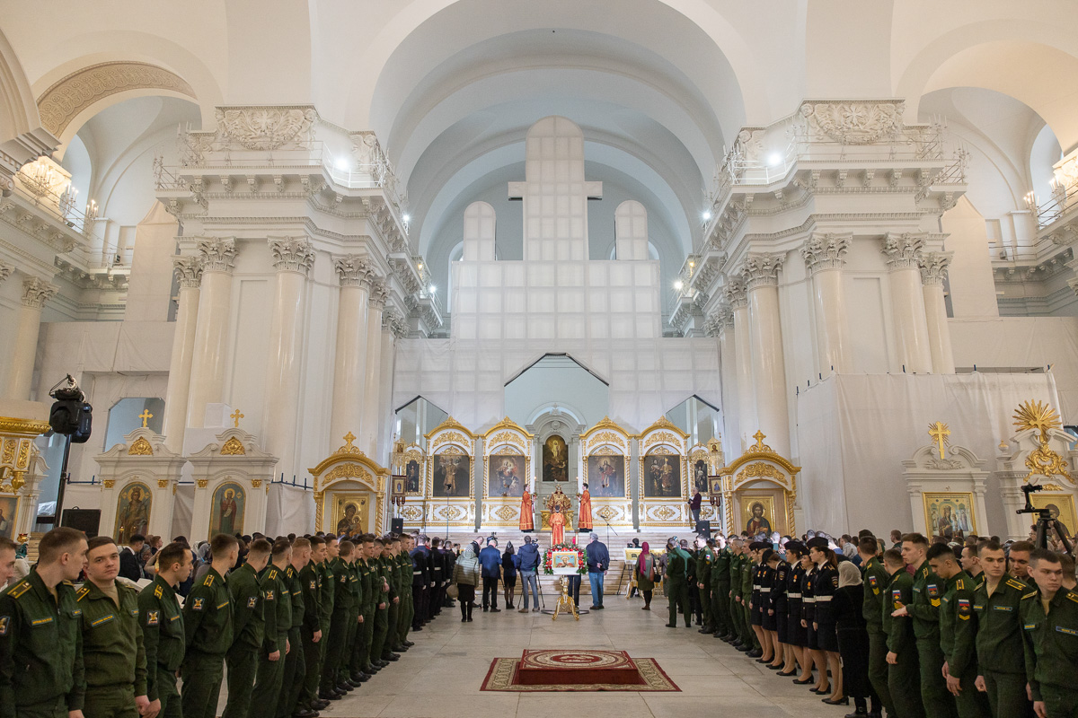 В Воскресенском Смольном соборе состоялись Божественная литургия и вручение Почетного знака святой Татианы 