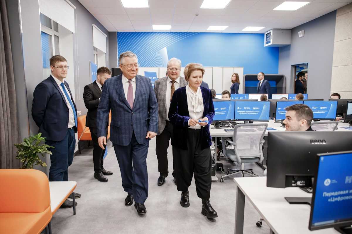 Наталья Никипелова осмотрела научно-технологическое образовательное пространство Наталья Никипелова осмотрела научно-технологическое образовательное пространство