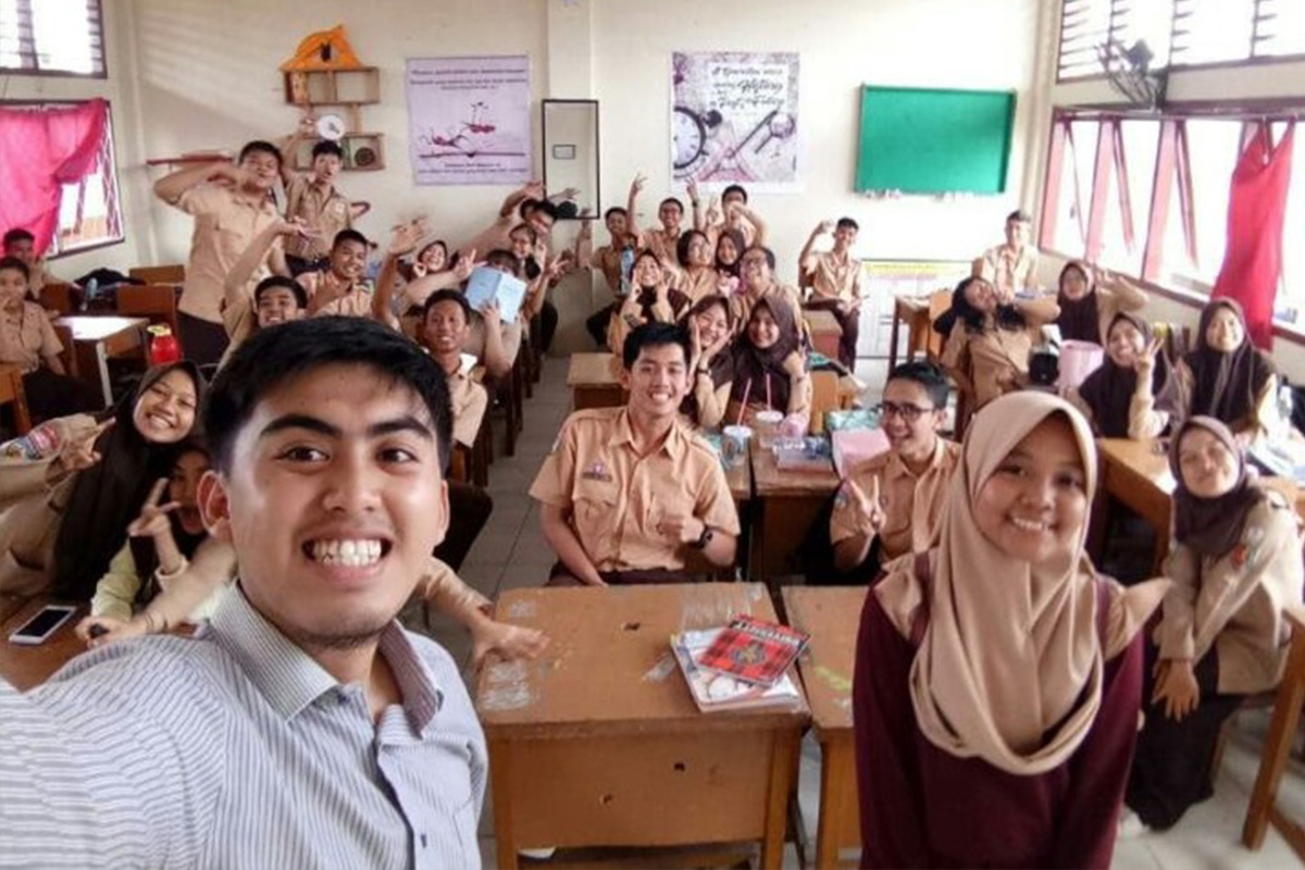 Во время посещения одной из школ Индонезии для рассказа о возможностях получения стипендии в вузах РФ 