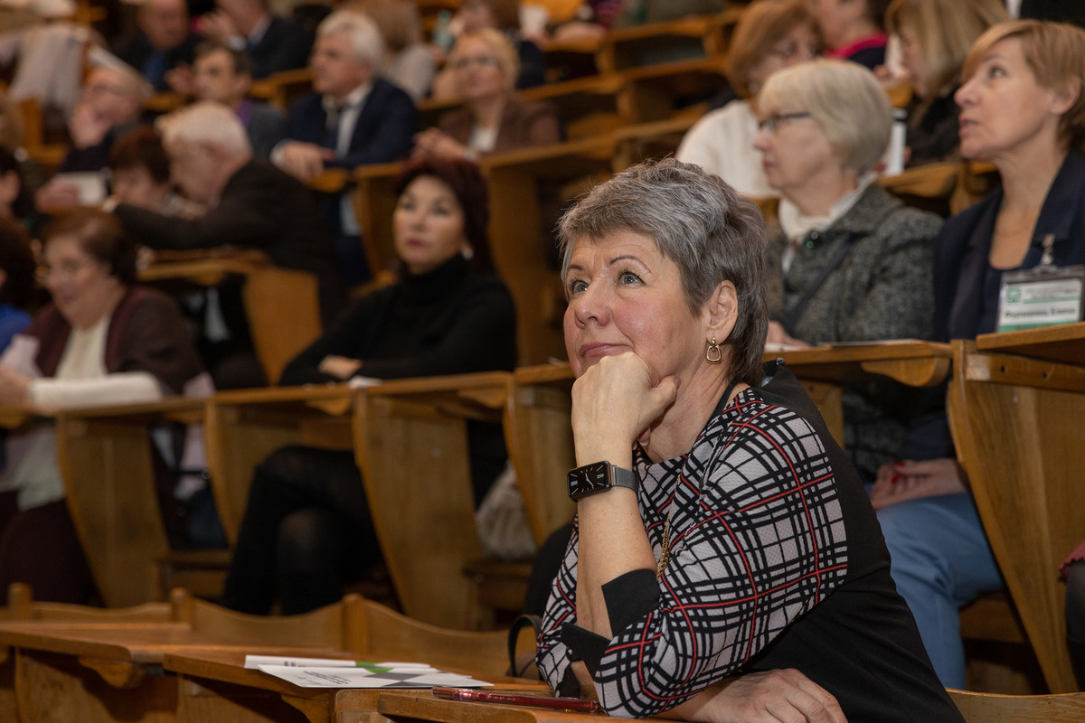 Приятно снова посидеть за теми же партами, что и 40 лет назад 