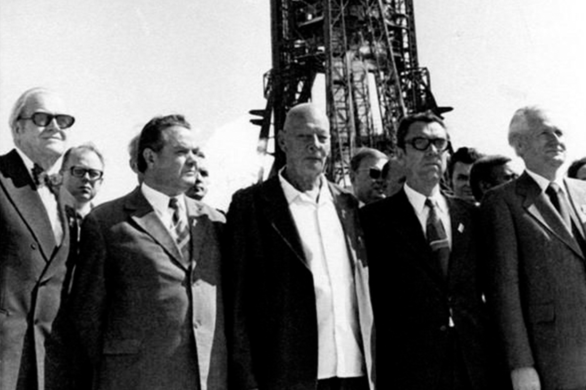 А.П. Александров с делегацией немецких ученых на космодроме Байконур, 1976 год 