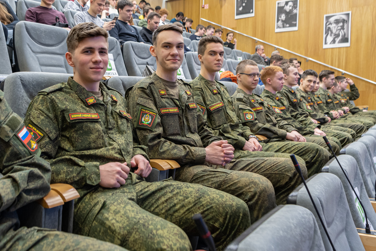 Студенты не только узнали о великолепных возможностях стажировки в компании, но и поучаствовали в интересном квизе с призами Студенты не только узнали о великолепных возможностях стажировки в компании, но и поучаствовали в интересном квизе с призами
