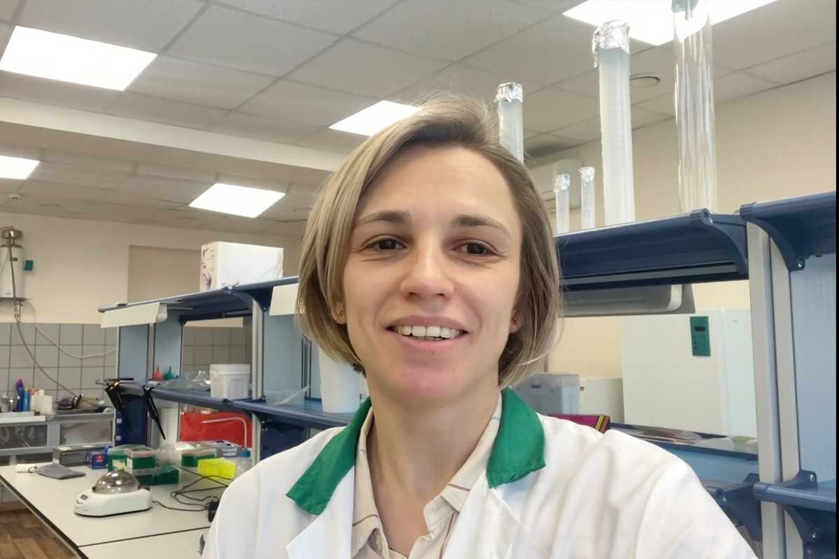 Доцент Высшей школы биомедицинских систем и технологий Анастасия Большакова провела экскурсию по лаборатории для иностранных абитуриентов 