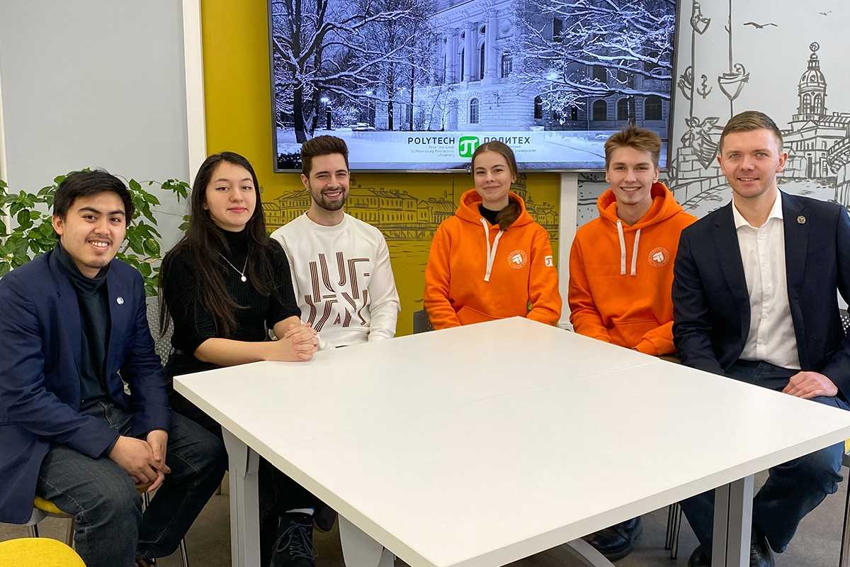 В Дне открытых дверей для иностранных абитуриентов приняли участие активисты PolyUnion и TutorForces из Турции, Индонезии, Колумбии и Египта 