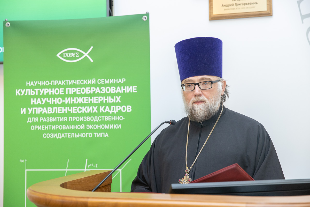 Протоиерей Вадим Буренин зачитал приветственное послание митрополита Санкт-Петербургского и Ладожского Варсонофия