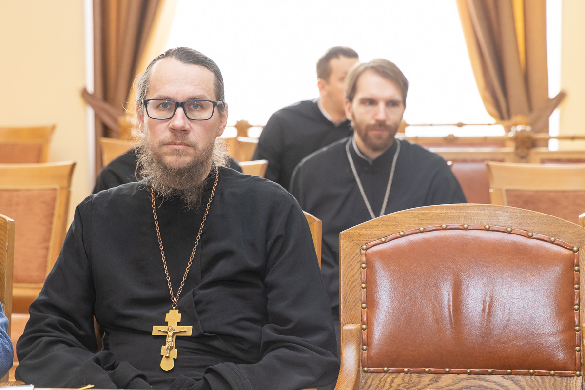 Член правления Православного института в Кембридже, доктор теологии Оксфордского университета иеромонах Тихон (Васильев) Член правления Православного института в Кембридже, доктор теологии Оксфордского университета иеромонах Тихон (Васильев)