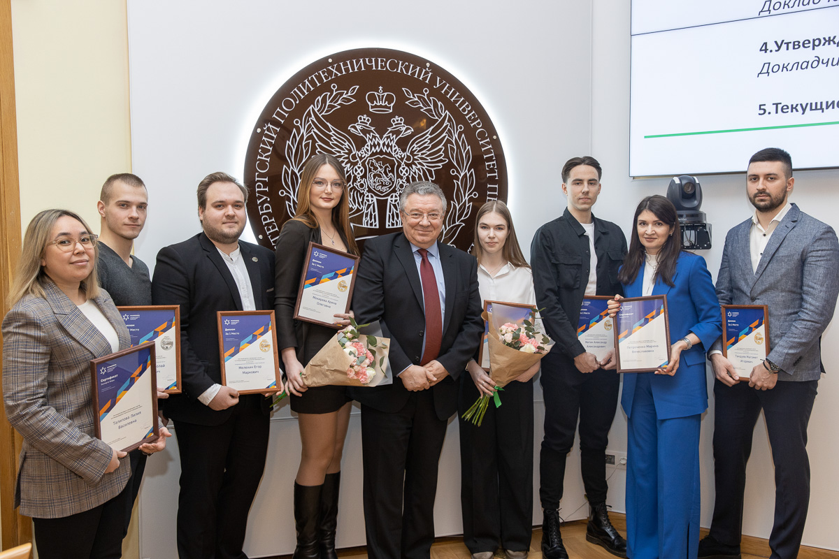 Студенты 3-го курса и преподаватели ИСИ получили грамоты за победу во II Международном строительном чемпионате 