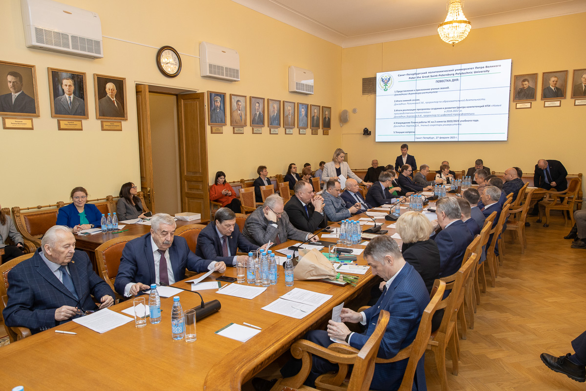 Ученый совет заслушал доклад проректора по образовательной деятельности Елены Разинкиной об итогах зимней сессии 