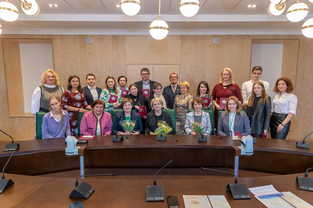 29 преподавателей СПбПУ получили дипломы о профессиональной переподготовке по программе «Педагог цифрового университета» 29 преподавателей СПбПУ получили дипломы о профессиональной переподготовке по программе «Педагог цифрового университета»