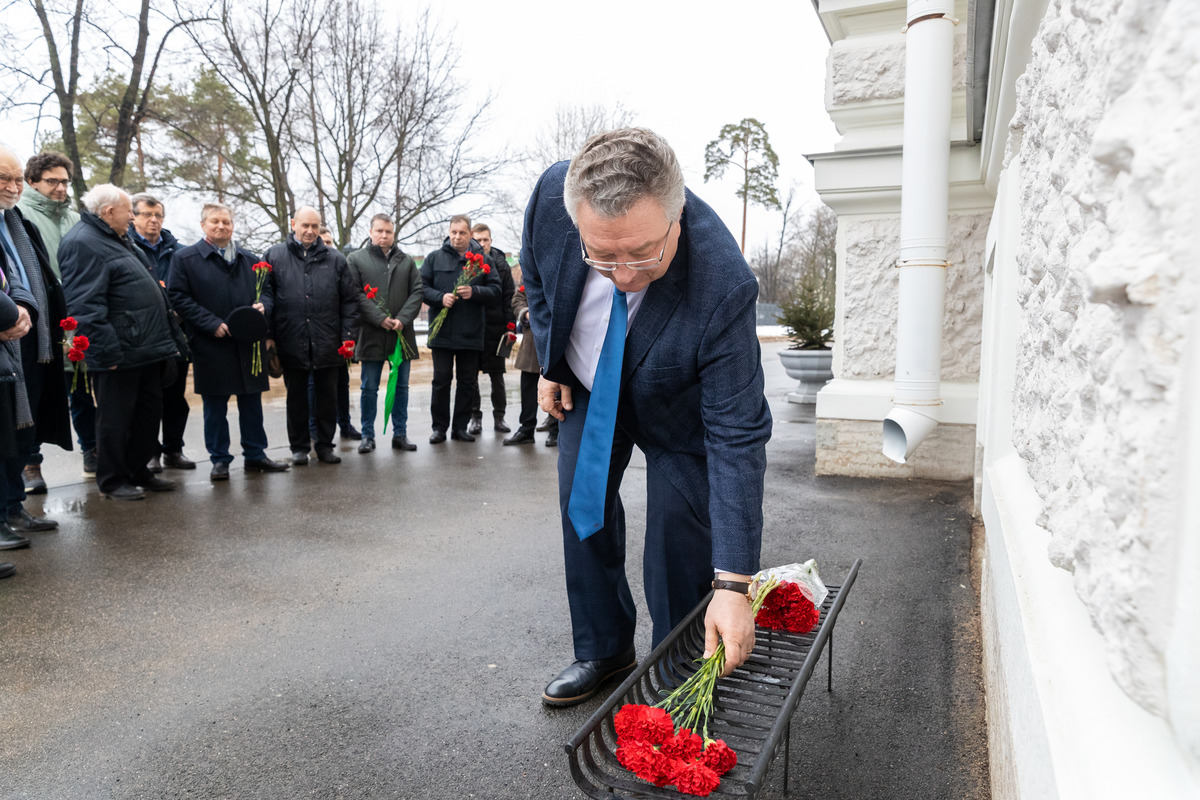 Андрей Рудской с коллегами почтил память Жореса Алфёрова 