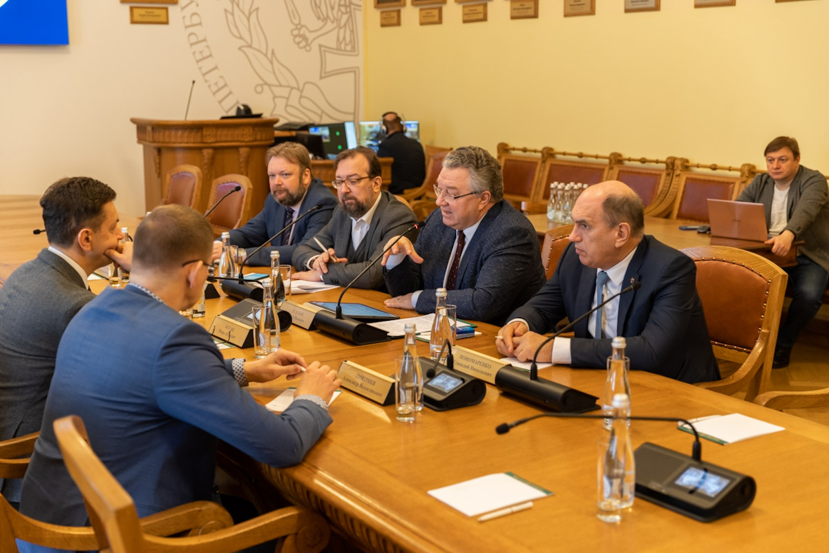 В пятницу в рамках дискуссионного клуба Ecumene прошёл круглый стол на тему «Экология человека» В пятницу в рамках дискуссионного клуба Ecumene прошёл круглый стол на тему «Экология человека»