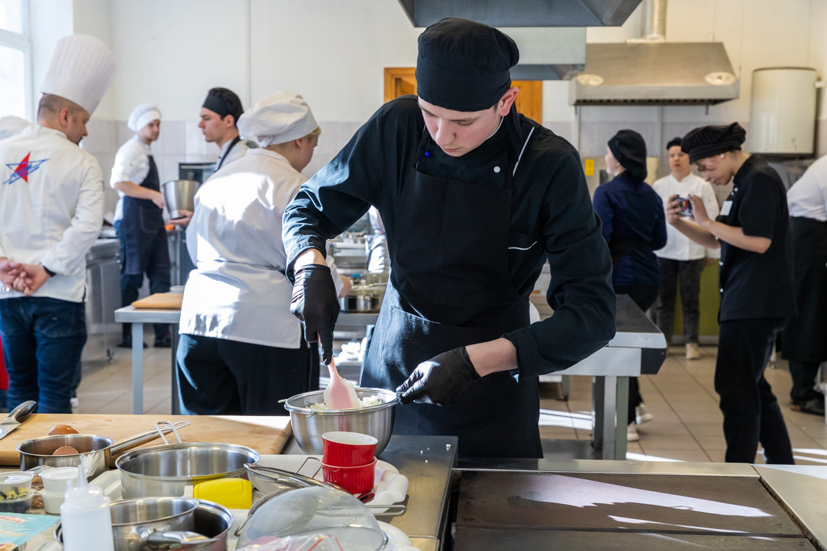 Школьники и студенты колледжей из разных регионов страны показали свои кулинарные умения 