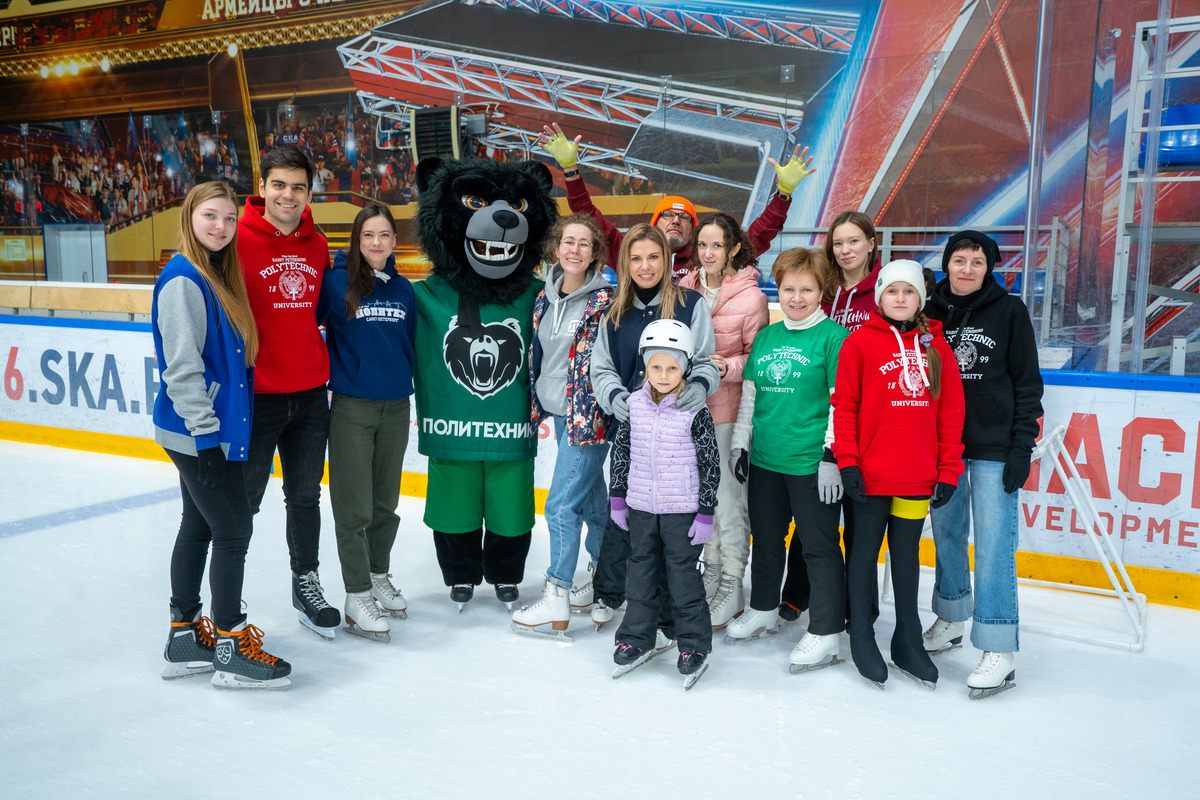 Институт промышленного менеджмента, экономики и торговли отметил день рождения на льду 