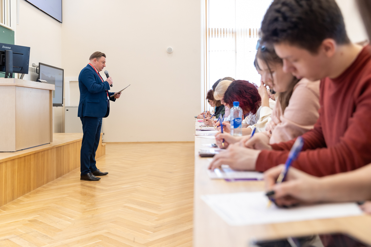 Темой тотального диктанта в этот раз стали жизнь и творчество Владимира Арсеньева 