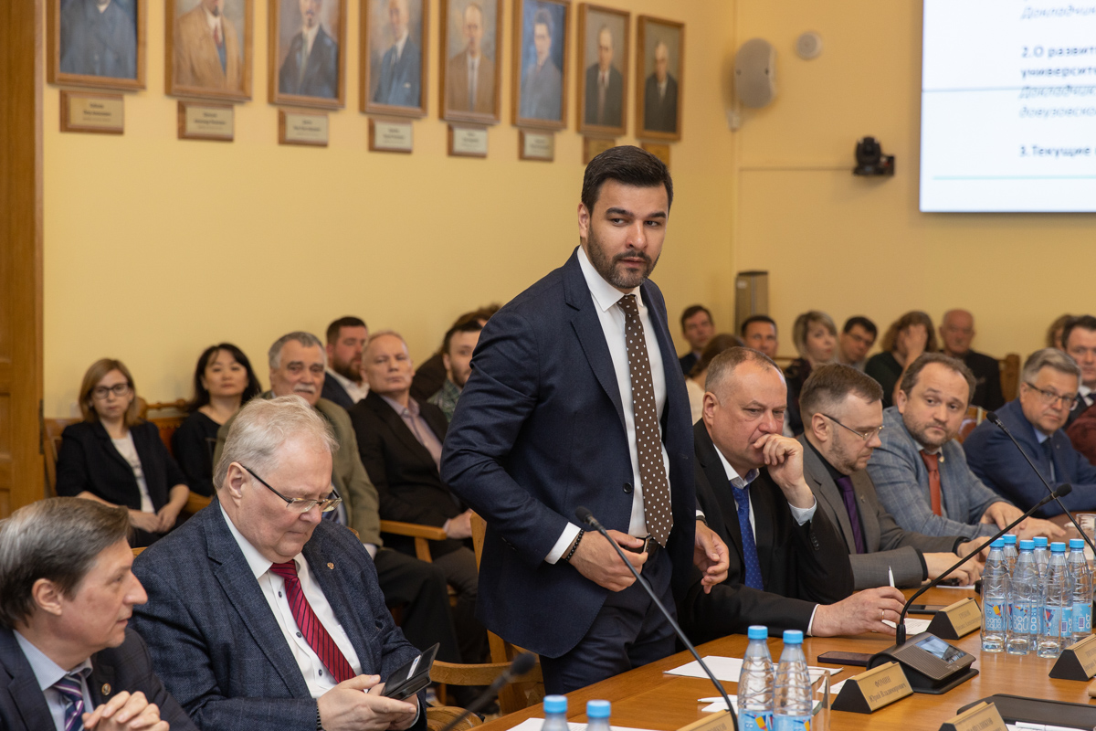 Проректор по научной работе Юрий Фомин 