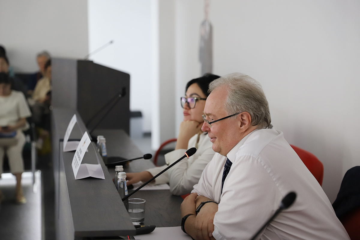 Лекция Алексея Боровкова в КазНУ 