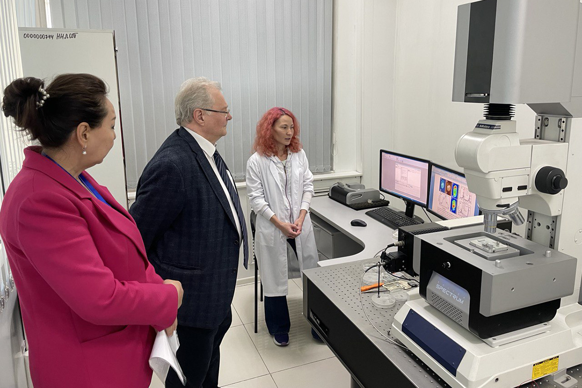 Посещение лабораторий КазНУ 