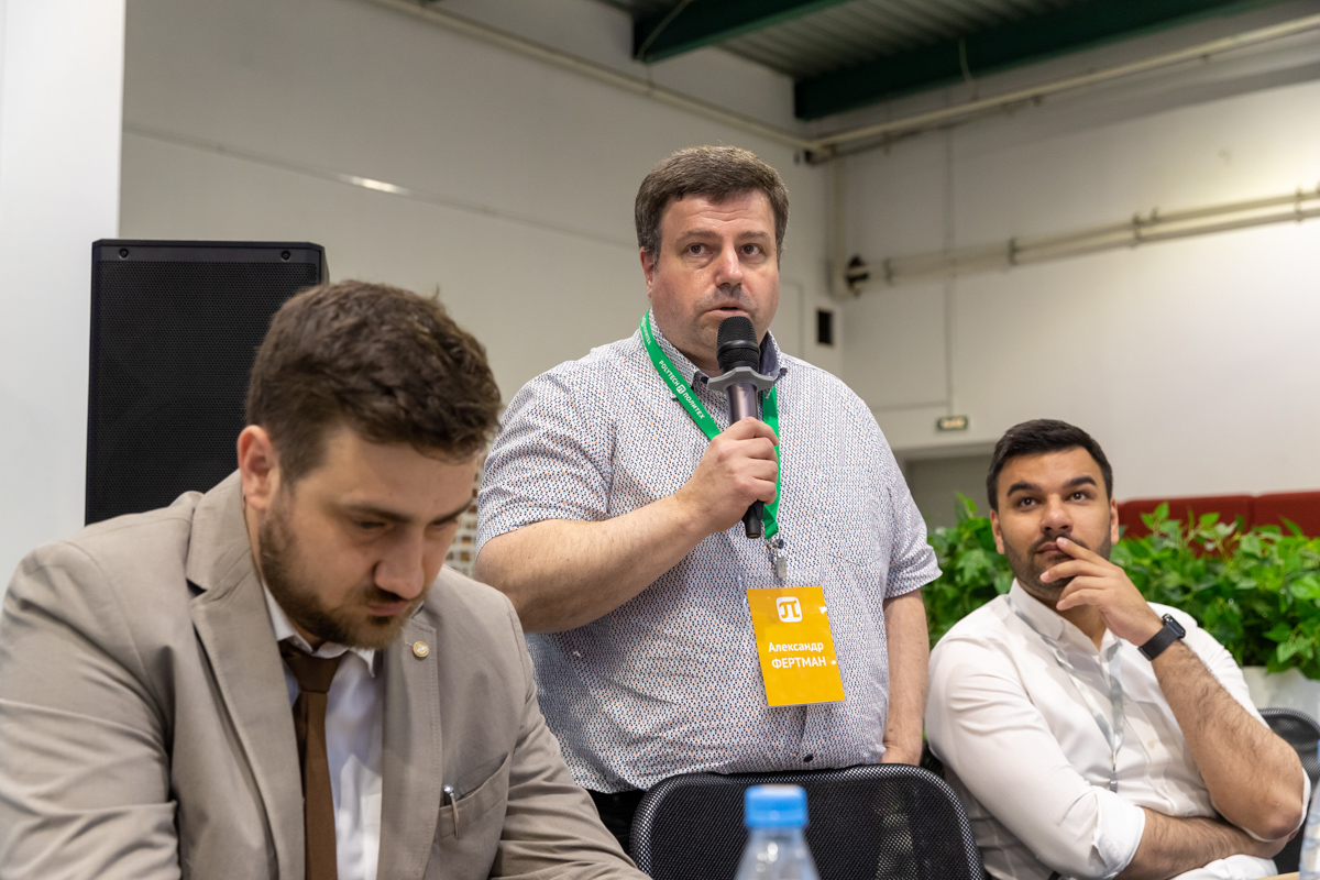Александр Фертман, директор департамента по науке, технологиям и образованию Фонда «Сколково» (в центре) Александр Фертман, директор департамента по науке, технологиям и образованию Фонда «Сколково» (в центре)