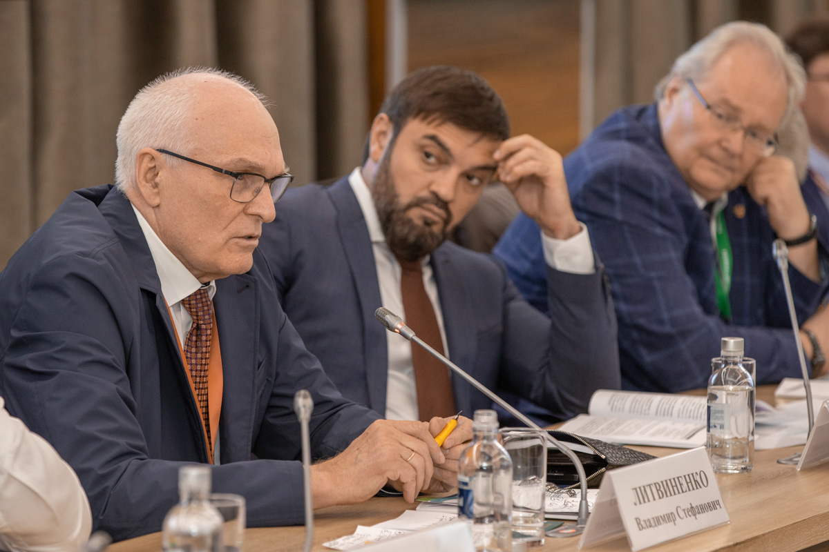 Ректор Санкт-Петербургского горного университета императрицы Екатерины II Владимир Литвиненко 