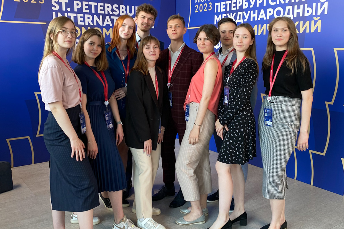 Студенты Кейс-клуба ИПМЭиТ Студенты Кейс-клуба ИПМЭиТ