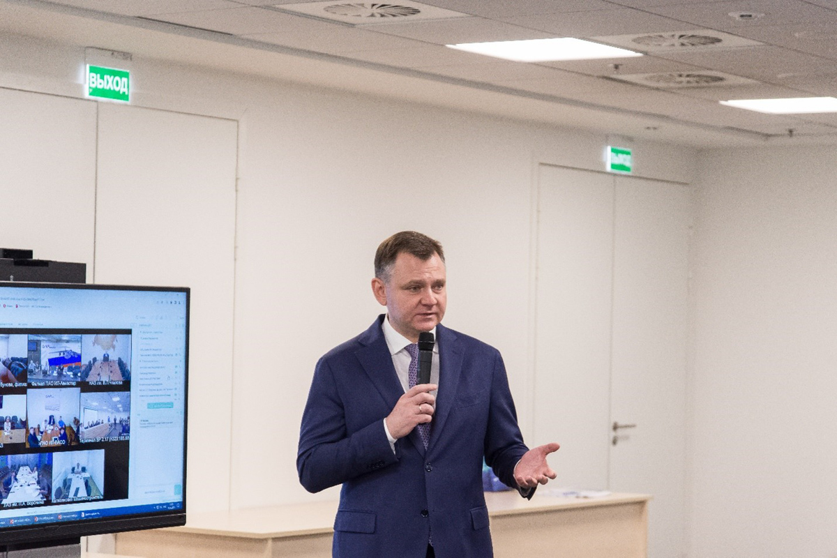 Юрий Слюсарь отметил положительное влияние кооперации сотрудников разных компаний Юрий Слюсарь отметил положительное влияние кооперации сотрудников разных компаний