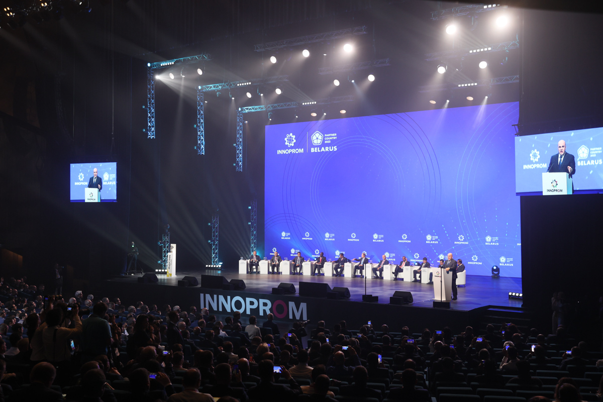 Михаил Мишустин выступает на главной стратегической сессии «Устойчивое производство. Стратегии обновления» 