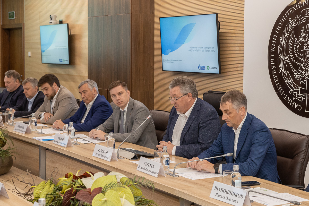 В СПбПУ прошло рабочее совещание руководителей СПбПУ и «Газпром нефть» 