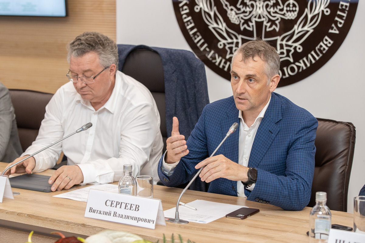 Структуру взаимодействия с ПАО «Газпром нефть» представил проректор по организационно-правовым вопросам СПбПУ Виталий Сергеев 