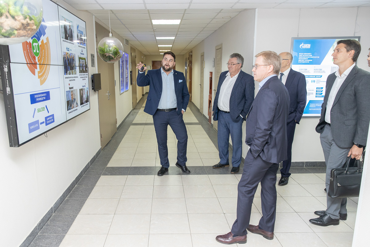 В продолжение визита гости посетили лаборатории и научно-образовательные центры СПбПУ 