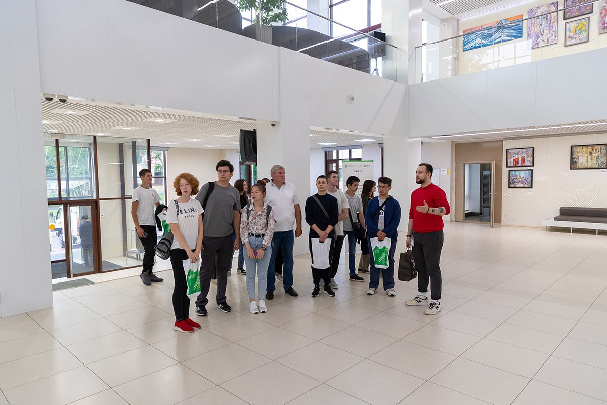 Студенты колледжа из Мариуполя на экскурсии в Политехе 