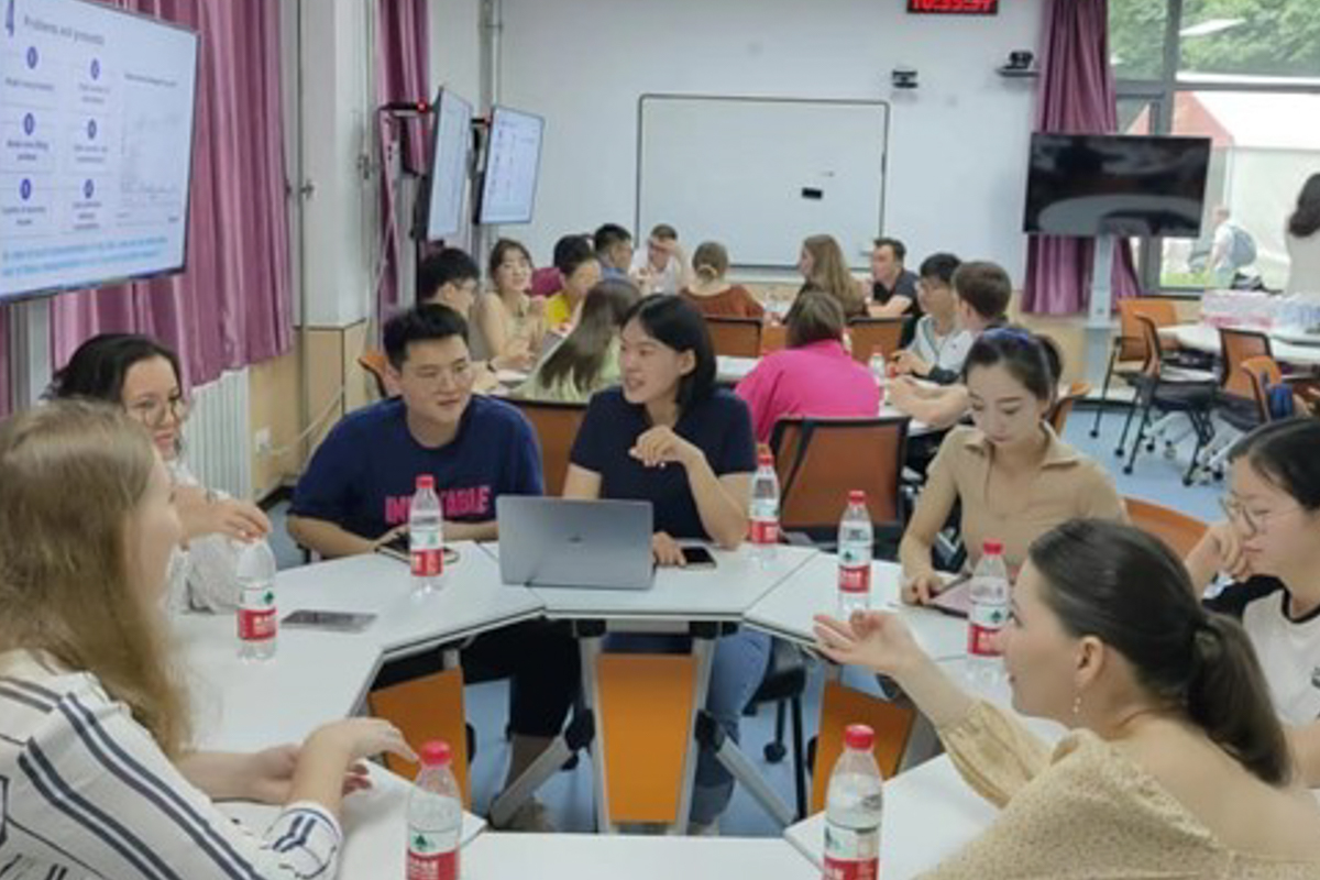 Программа была разделена на несколько блоков: образовательный, экскурсионный и культурный