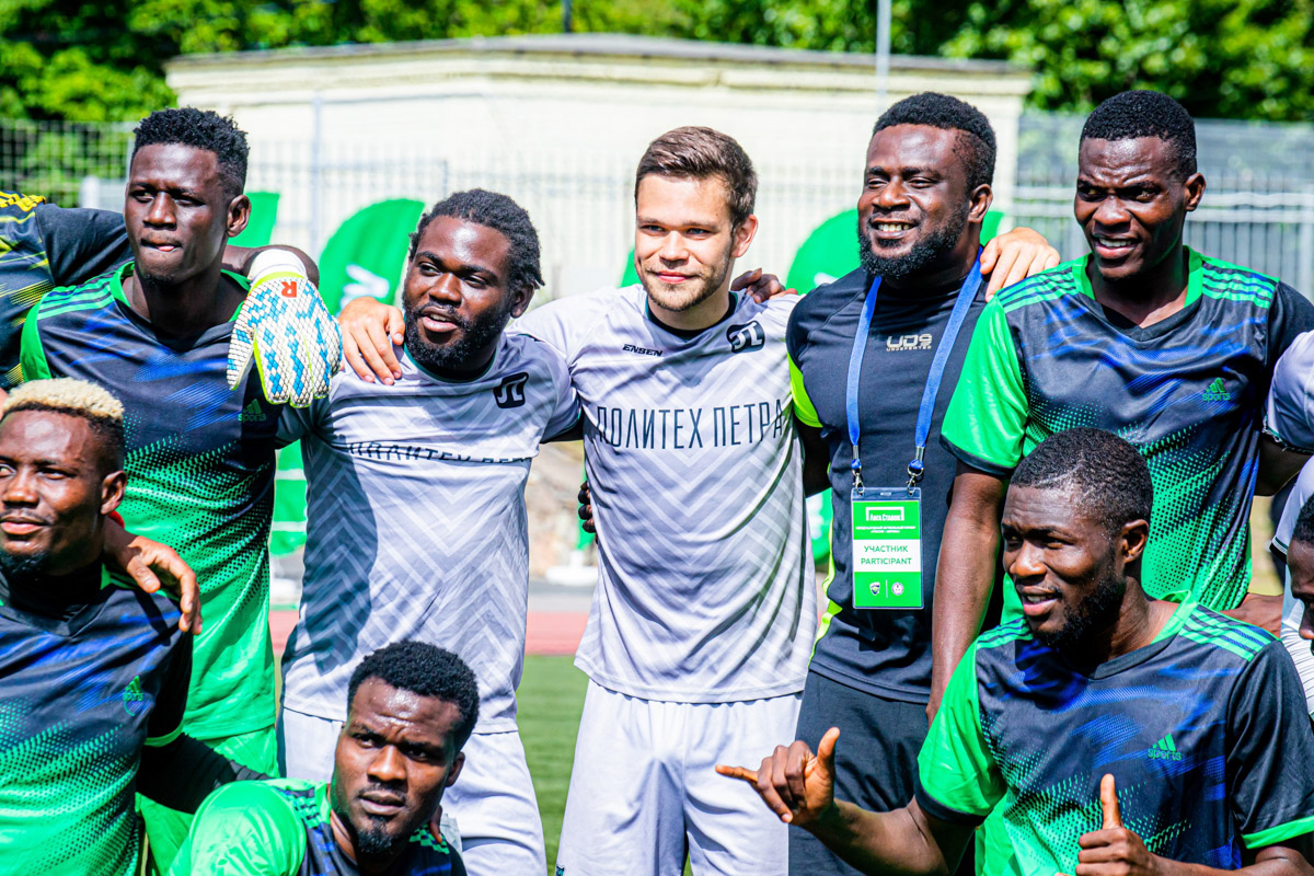 На групповом этапе каждая команда провела по 3 матча 