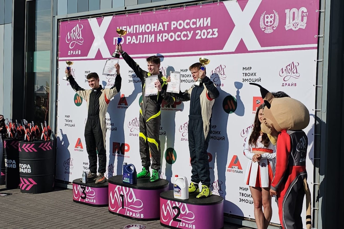 В классе «Кросс-кар» победу одержал Никита Назимов (в центре) В классе «Кросс-кар» победу одержал Никита Назимов (в центре)
