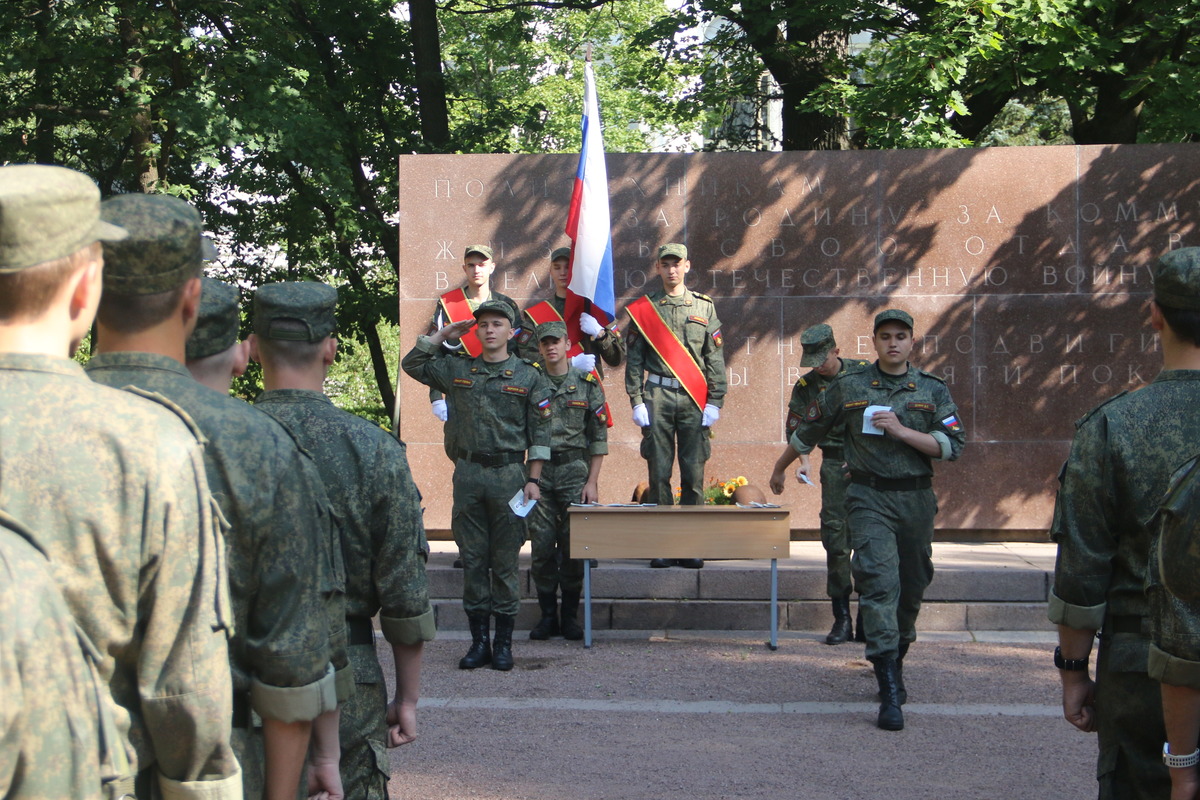 Вручение приписных удостоверений 